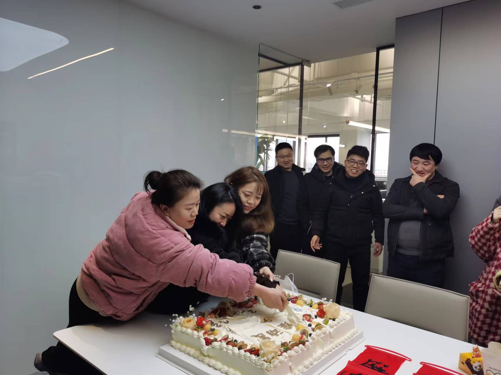 上海邁維動(dòng)漫科技有限公司喜迎新年喬遷之喜：立足新起點(diǎn)，開啟新征程！(圖10)